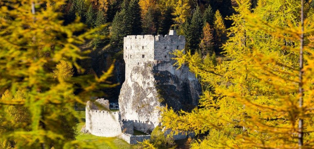 5 castelli delle Dolomiti sgaialand magazine belluno montagna travel veneto